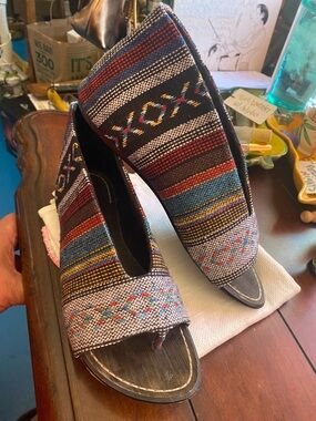 Multicolor Woven Open-Toe Women’s Mules